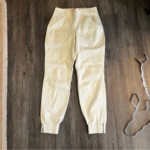 Very flatting white pant size L